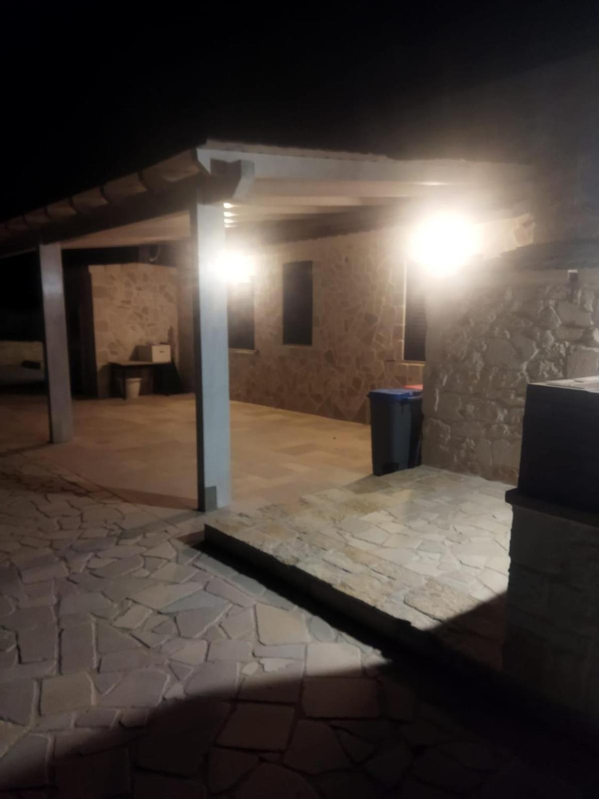 Villa Brachychiton オストゥーニ エクステリア 写真